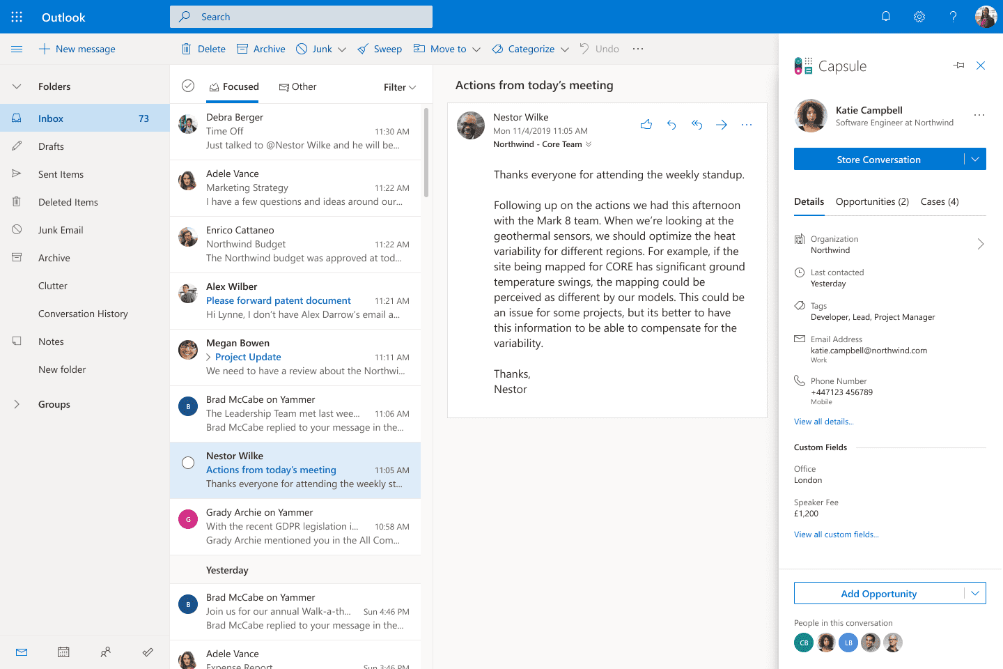 Barra lateral do Capsule no Outlook com revisão de detalhes e opção para armazenar a conversa