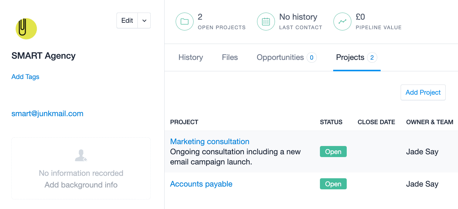 La fiche de l'entreprise liée s'affiche avec l'onglet Projets sélectionné. Deux projets de cette entreprise sont répertoriés.