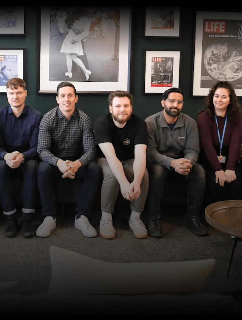 L'équipe de l'ONVJ assise en rangée