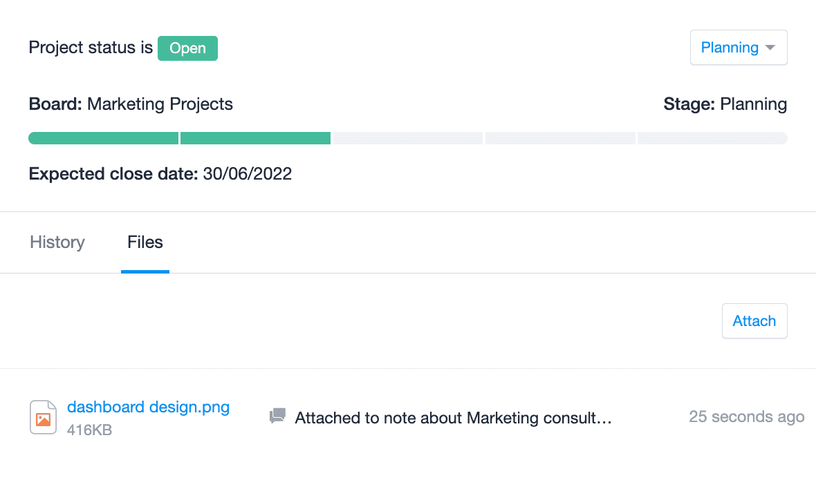 Se ha seleccionado la pestaña de archivos en un Proyecto. Todos los archivos guardados en el proyecto aparecen en esta lista y tienes la opción de agregar más archivos. 