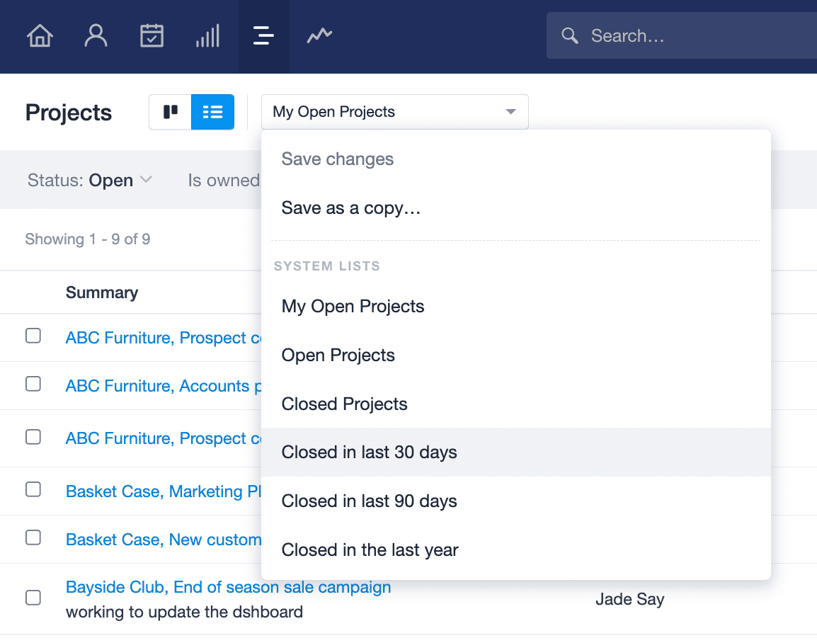 Exibição de lista de projetos com o menu suspenso exibido, com opções para projetos fechados nos últimos 30 dias / 90 dias / ano