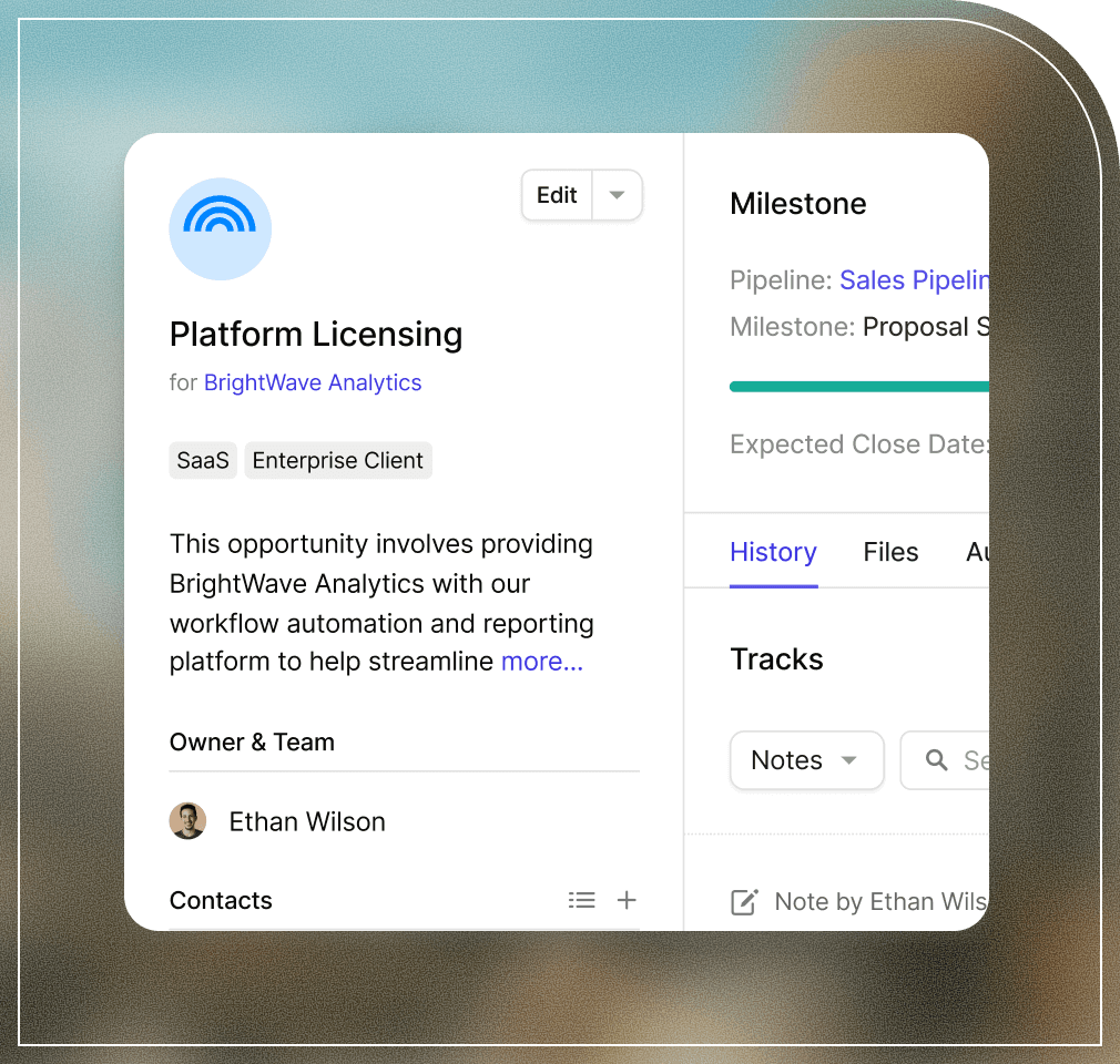 O pipeline de vendas do Capsule CRM tem um layout kanban que mostra o progresso de cada oportunidade de inicialização. A imagem também mostra uma visualização resumida de uma oportunidade para visibilidade das principais informações.