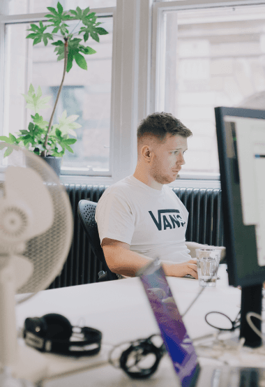 Membres de l'équipe Capsule travaillant ensemble