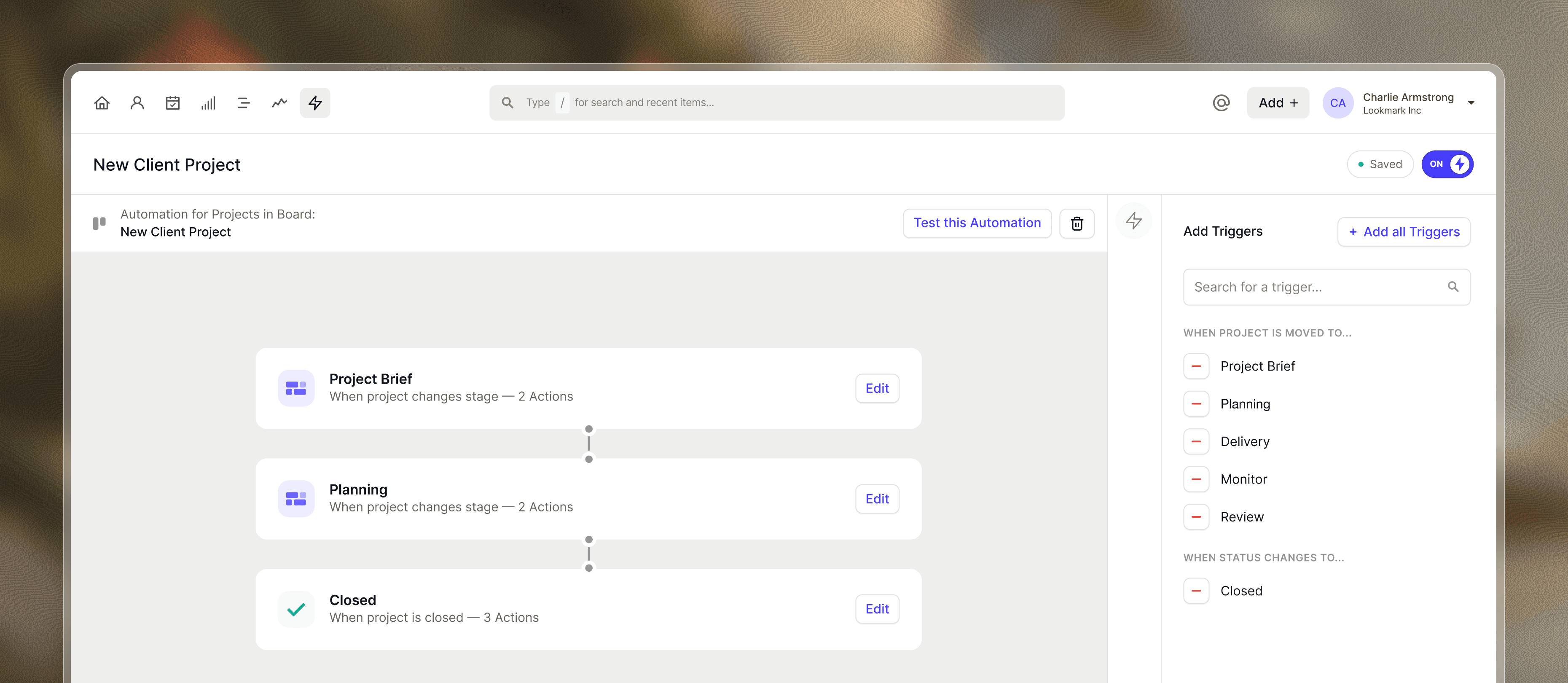Capture d'écran de l'interface de Capsule CRM workflow automation builder montrant le processus de création de l'automatisation avec des options pour sélectionner des opportunités ou des projets, configurer des règles d'automatisation et tester les flux de travail.